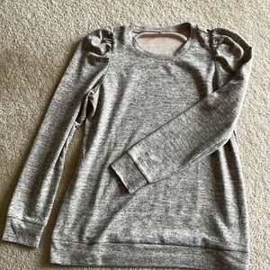 Long sleeve top, size M.